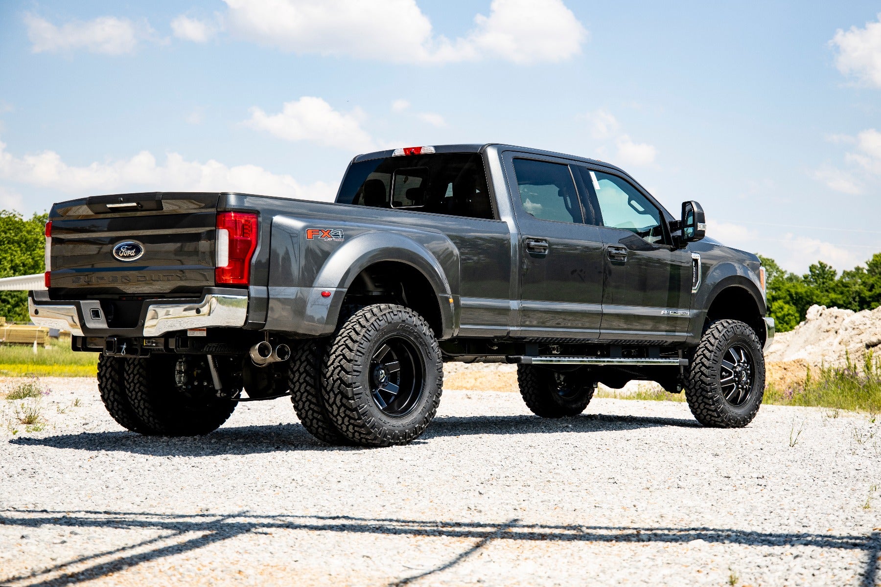 Rough Country | Lift Kits | 4.5 Inch Inch Ford Suspension Lift Kit w/ N3 Shocks 17-20 F-350 4WD Diesel Dually Rough Country | 55930