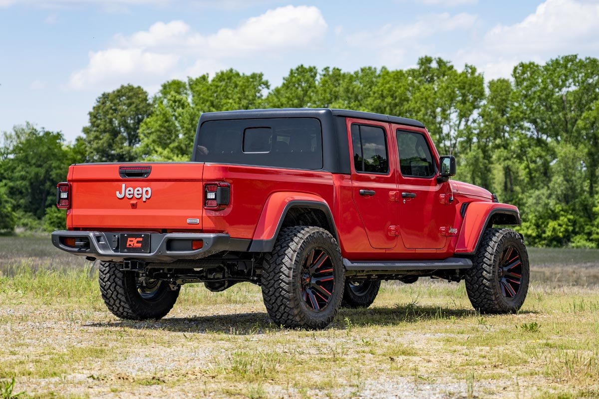 Rough Country | Lift Kits | 2.5 Inch Jeep Suspension Lift Kit 20-Up Gladiator Rough Country | 63400